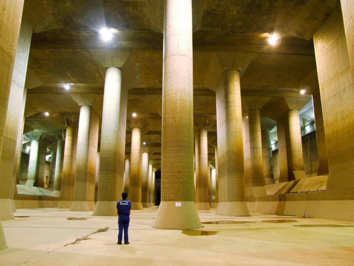 東京を洪水から守るために建設された春日部市の地下貯水タンク